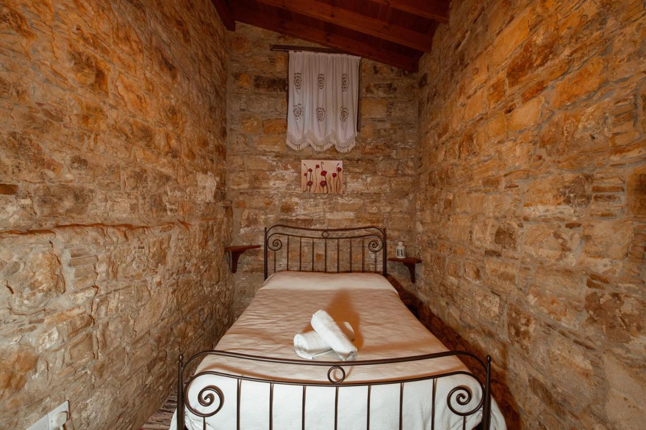 Constantias Stone Houses Lofou Bagian luar foto